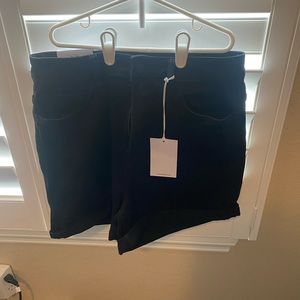 Vici vervet shorts, NEW size large